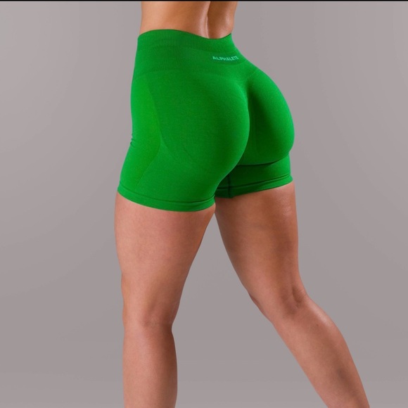 Alphalete Mid Rise Pump Short - Picture 1 of 5